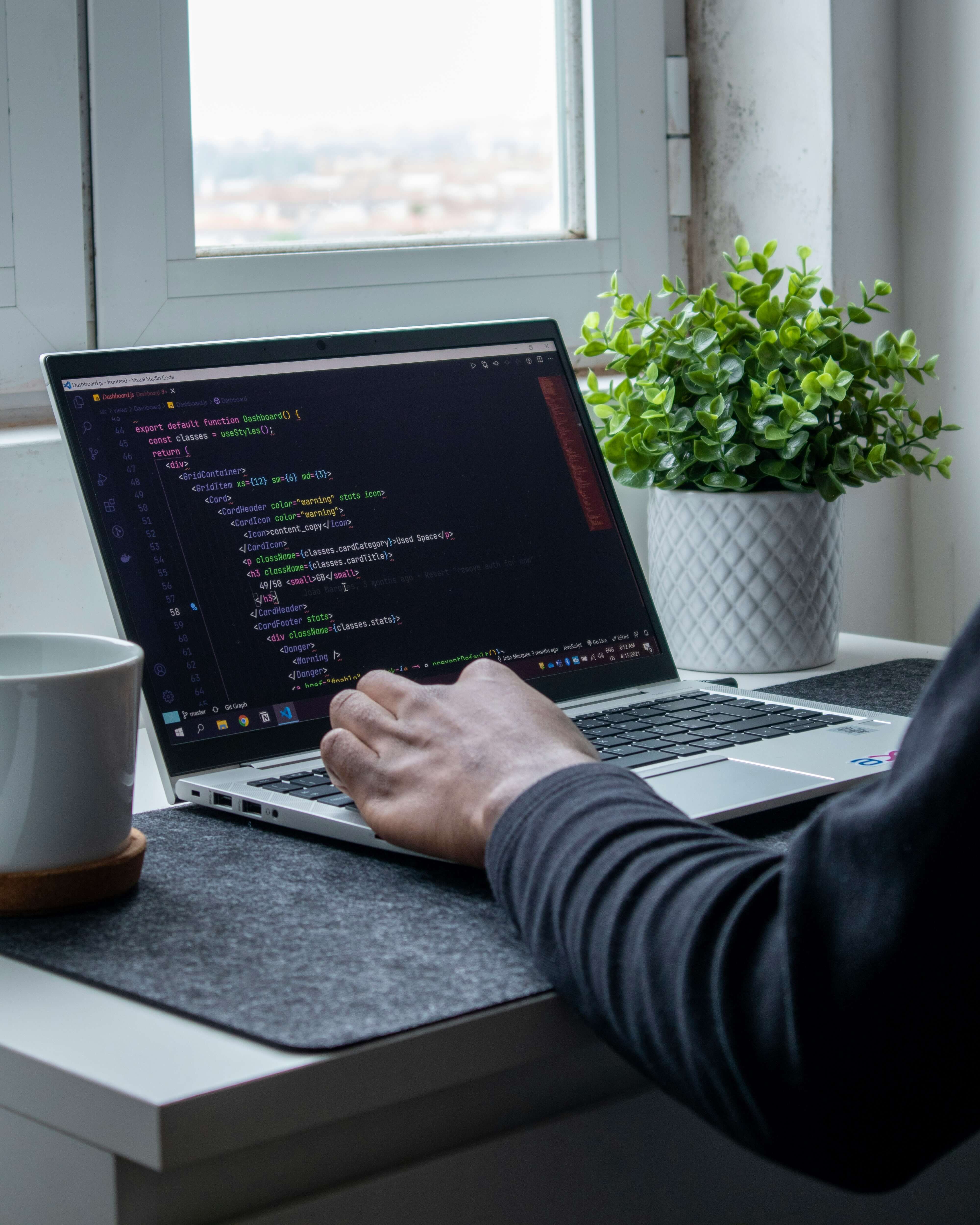 personnant codant un site web